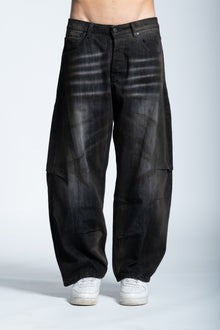 WASHED BALLOON BLACK JEANS