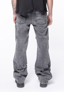 5 wide zip cargo pockets in blak denim