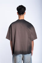 T-shirt boxy brown spray e logo strass