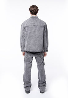 5 wide zip cargo pockets in blak denim