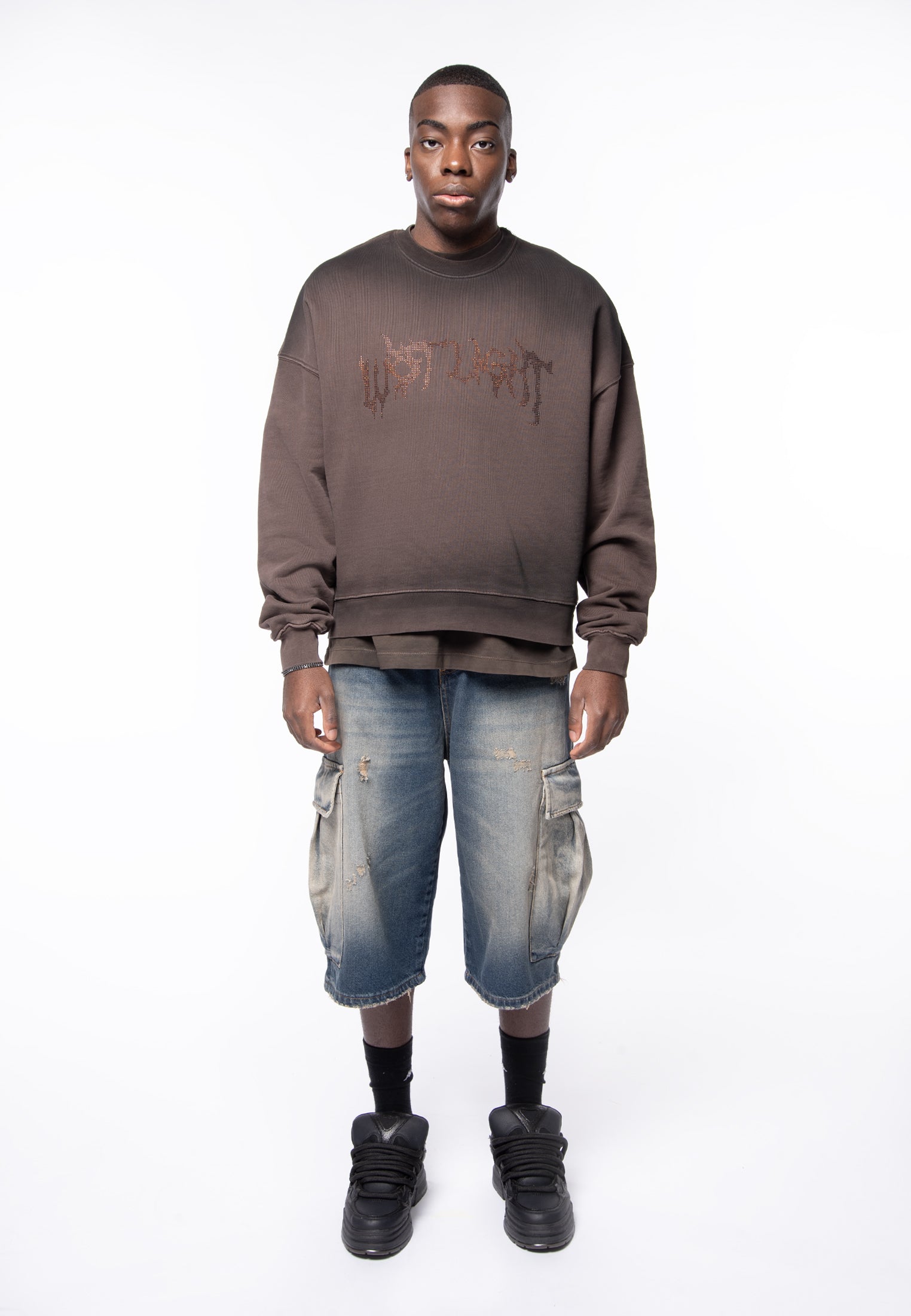 Felpa cropped brown spray e logo strass