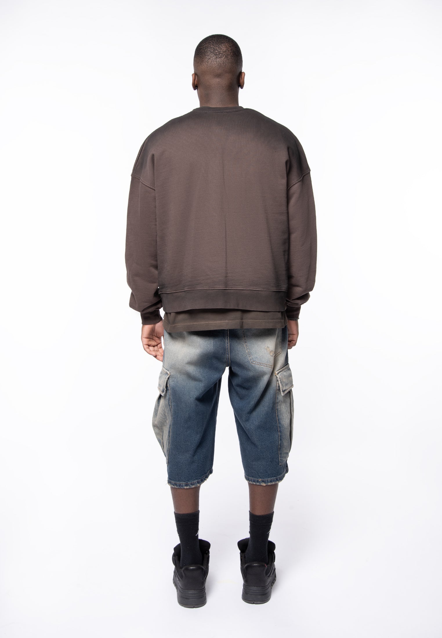 Felpa cropped brown spray e logo strass