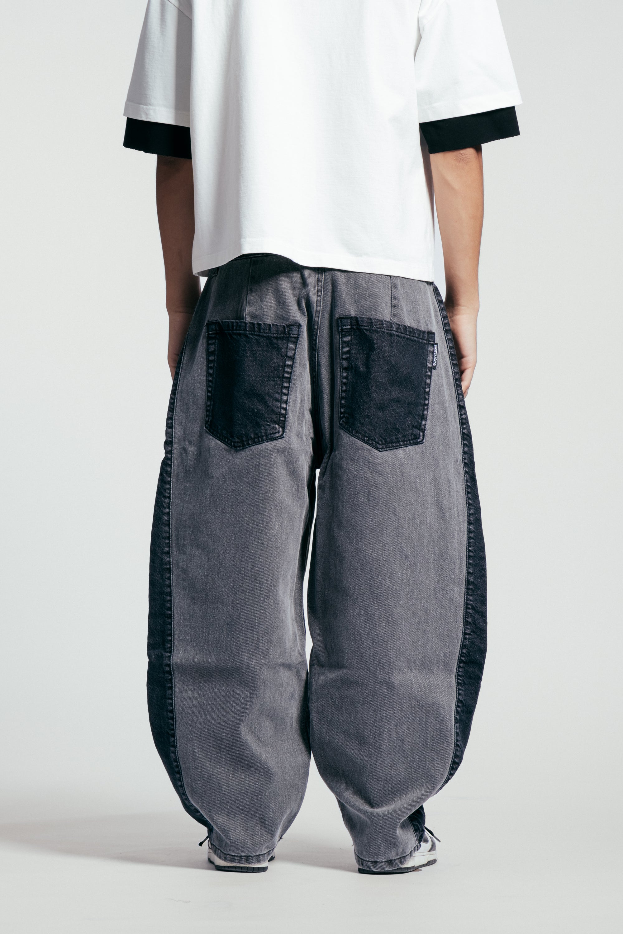 Balloon Fit Jeans